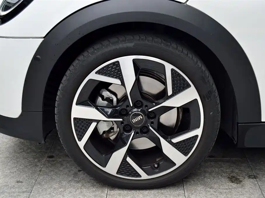 MINI Cooper S 5-door Artist 2025