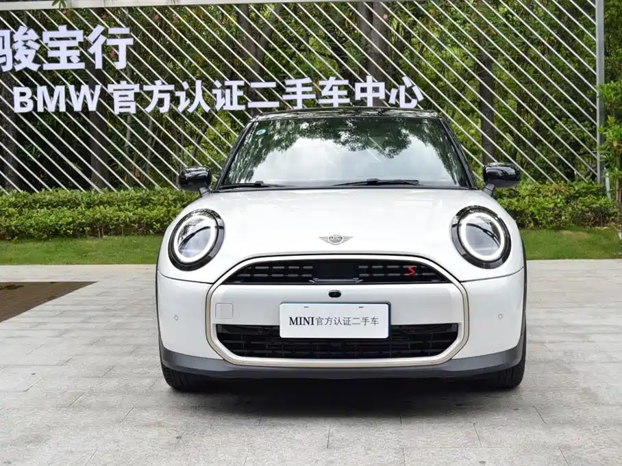MINI Cooper S 5-door Artist 2025