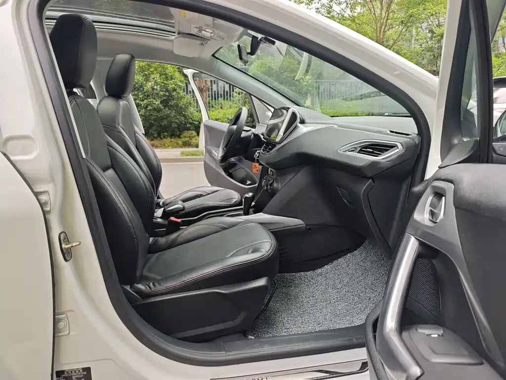 Peugeot 2008 2015 1.6L Automatic Play Cool Edition
