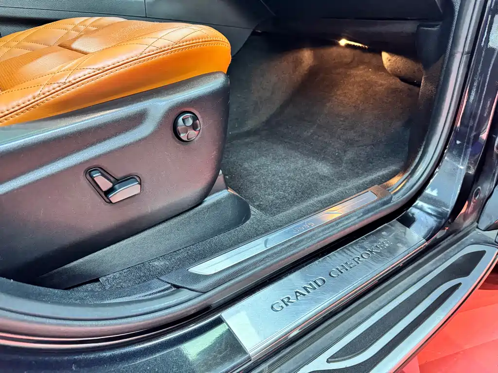 Jeep Grand Cherokee 2012 3.6L Flagship Edition