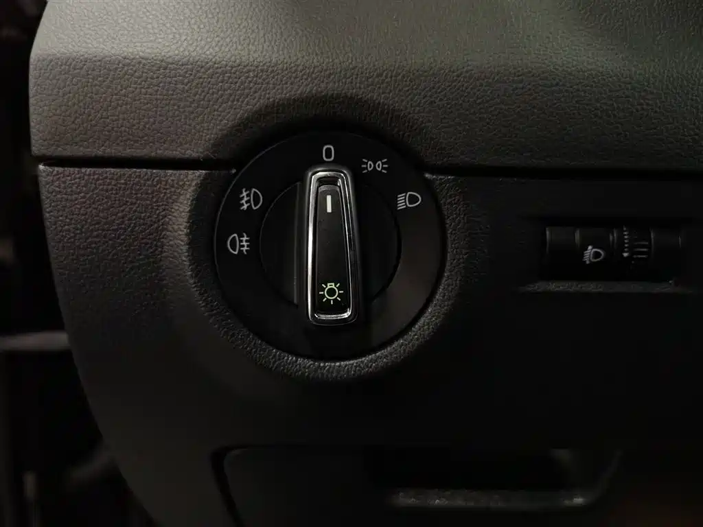 Skoda Octavia 2017 1.6L Automatic Zhixing Edition