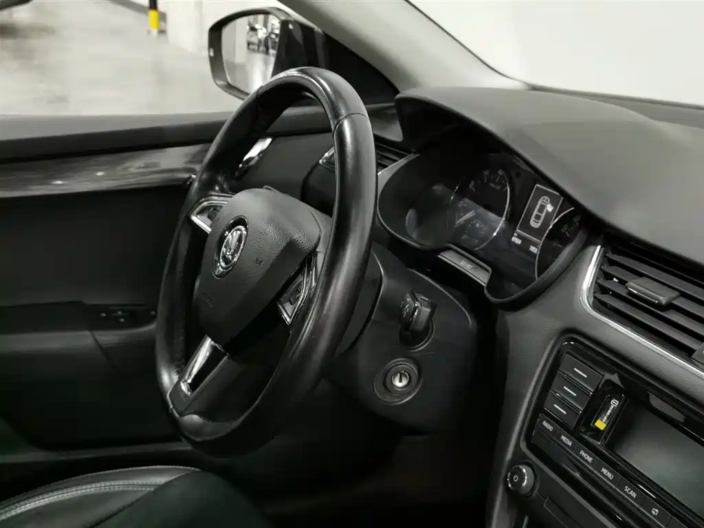 Skoda Octavia 2017 1.6L Automatic Zhixing Edition