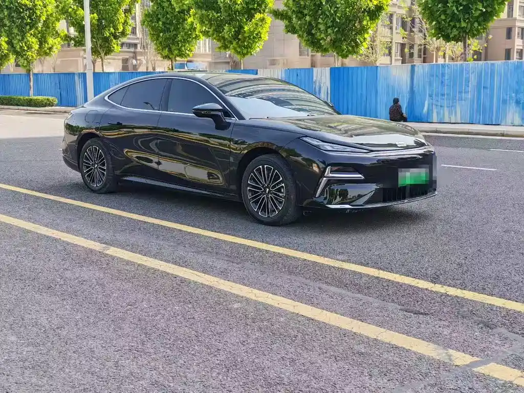 Geely Galaxy Starship 8 2025 130km EM-i Premium Edition