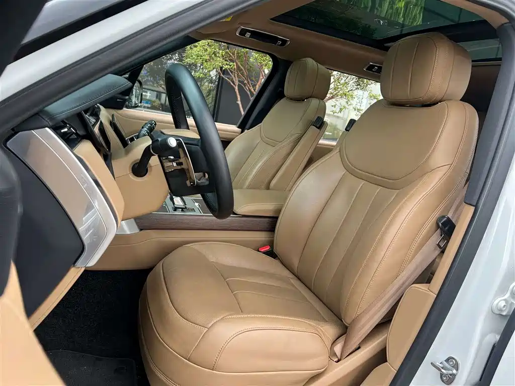 Range Rover 2024 3.0 L6 400PS Autobiography LWB 7-Seater