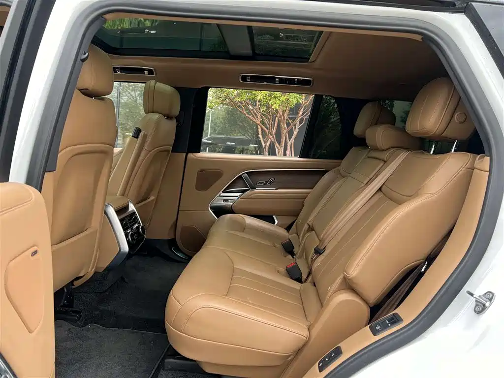 Range Rover 2024 3.0 L6 400PS Autobiography LWB 7-Seater