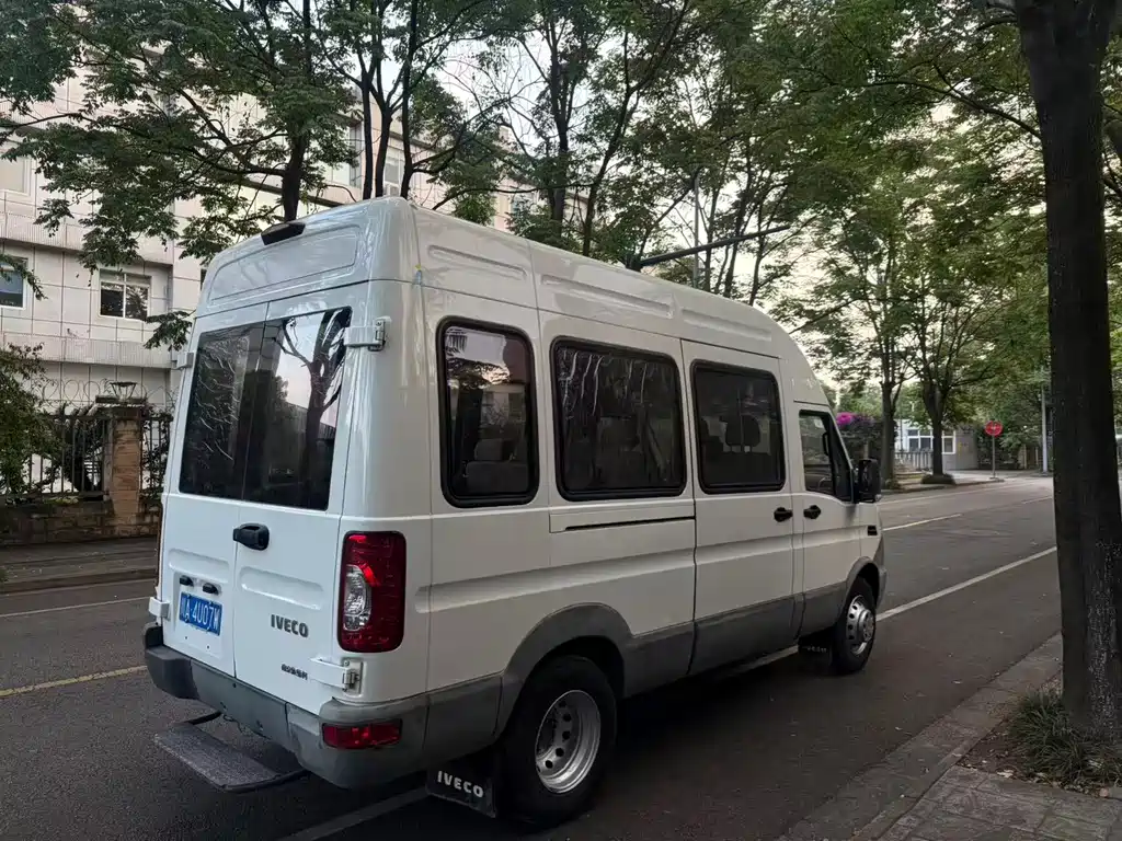 Iveco Bao Di 2017 2.5T Classic A37 Bus High Roof 7-Seater 47Z5