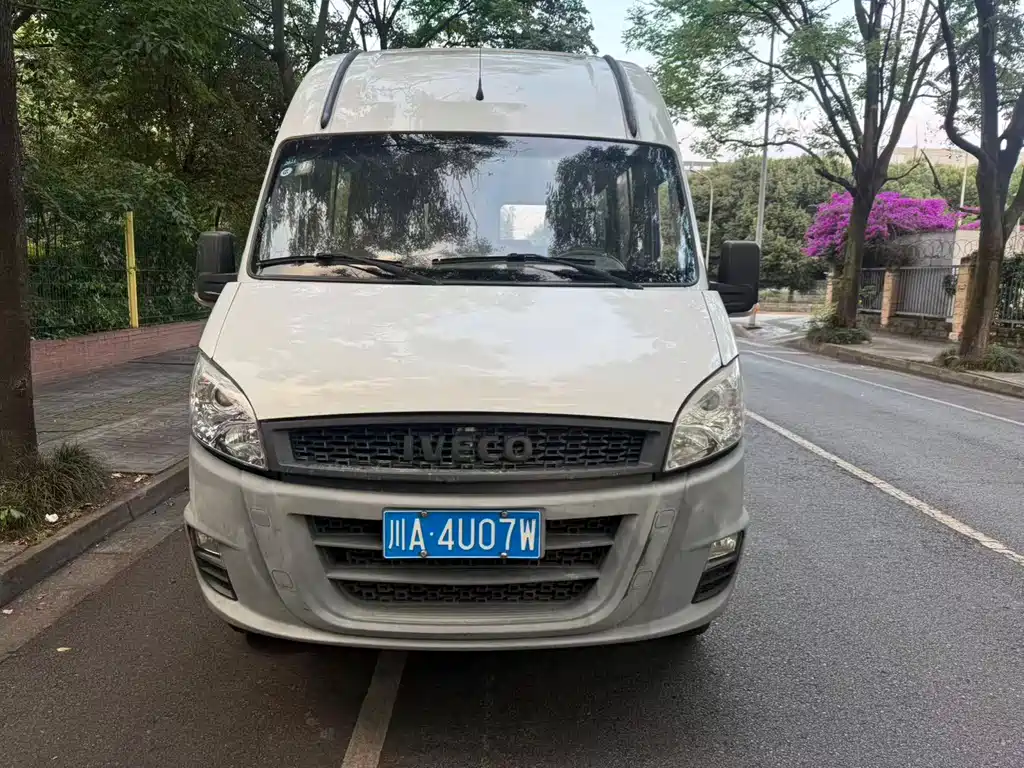 Iveco Bao Di 2017 2.5T Classic A37 Bus High Roof 7-Seater 47Z5