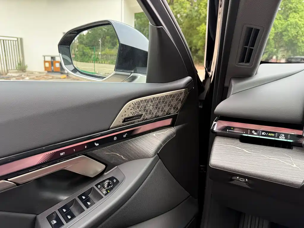 BMW 5 Series 2025 530Li Premium M Sport Package - фото 6