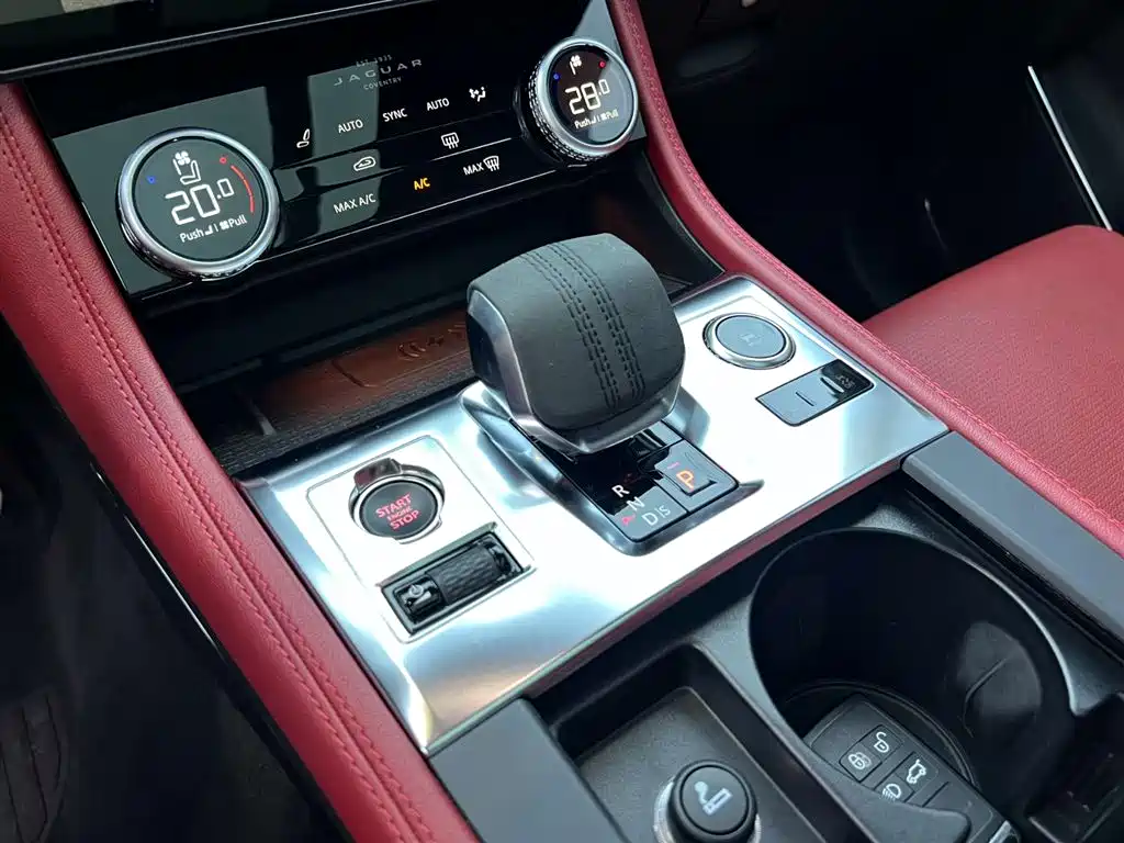 Jaguar F-PACE 2024 P250 R-Dynamic SE