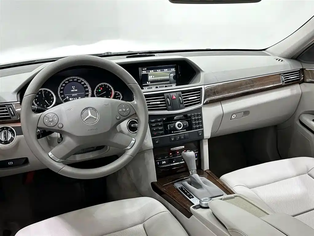 Mercedes-Benz E-Class 2011 E 260 L CGI Fashion