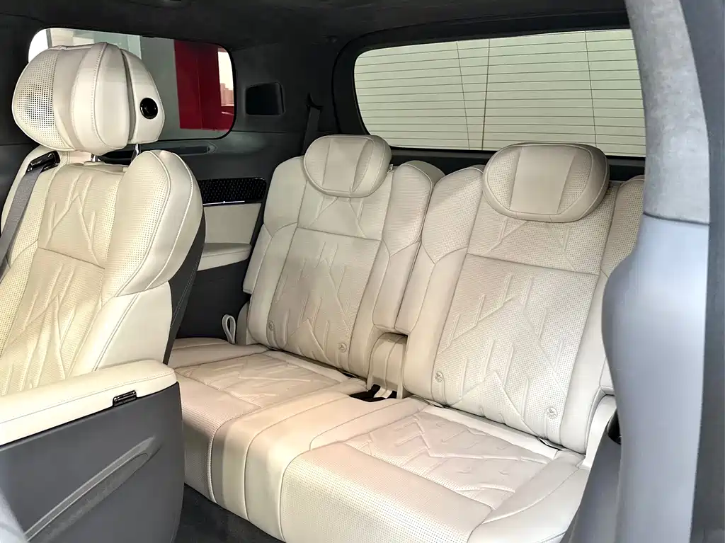 Zeekr 009 2024 6-Seater Executive Edition AWD 108kWh
