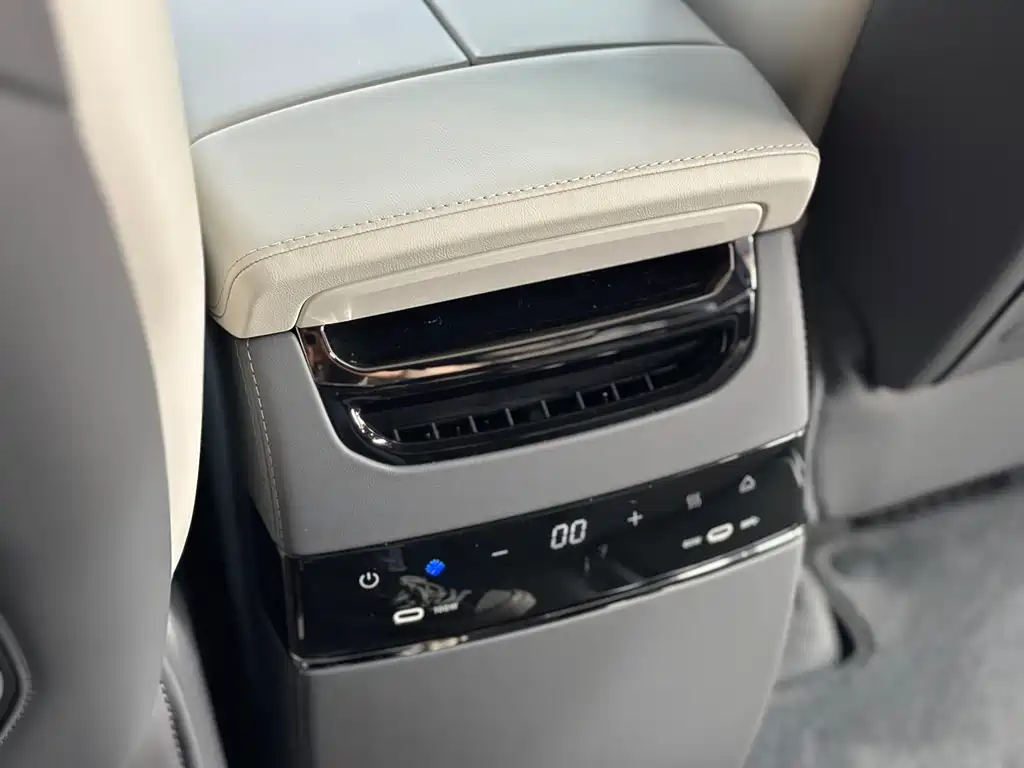 Zeekr 009 2024 6-Seater Executive Edition AWD 108kWh