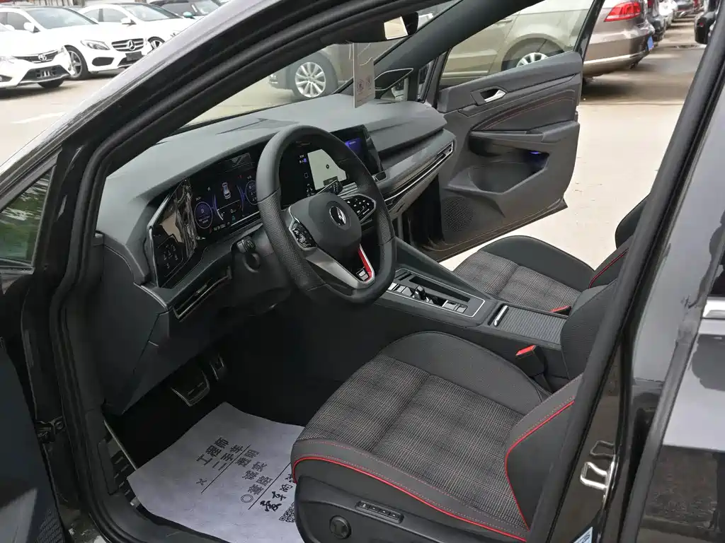 Volkswagen Golf GTI 2021