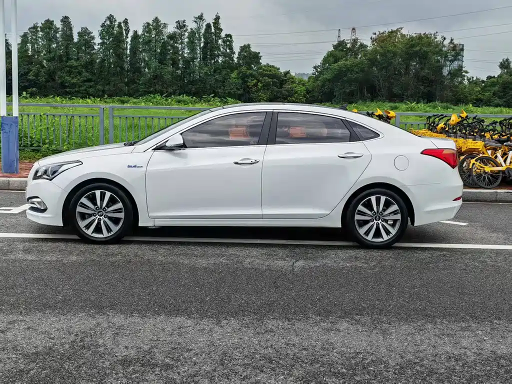 Hyundai Mistra 2014 1.8L Automatic DLX