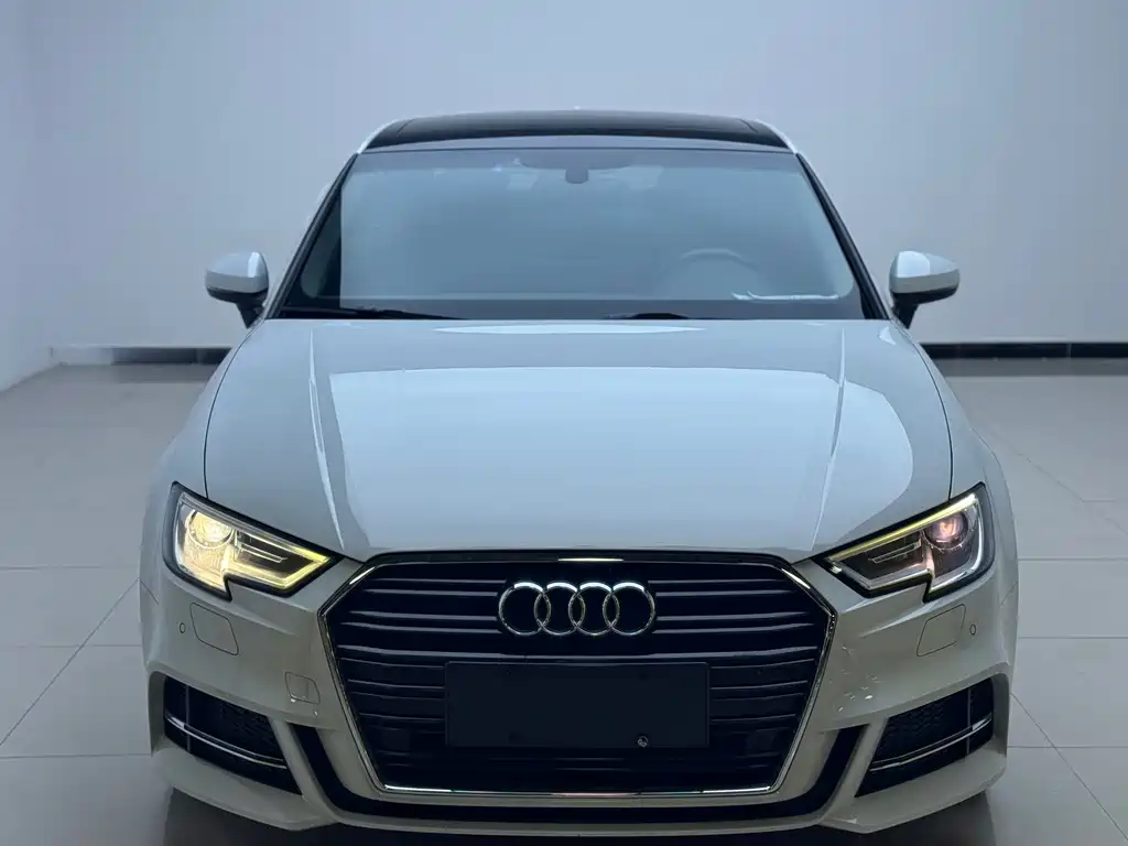Audi A3 2018 30th Anniversary Edition Limousine 35 TFSI Fashion Edition