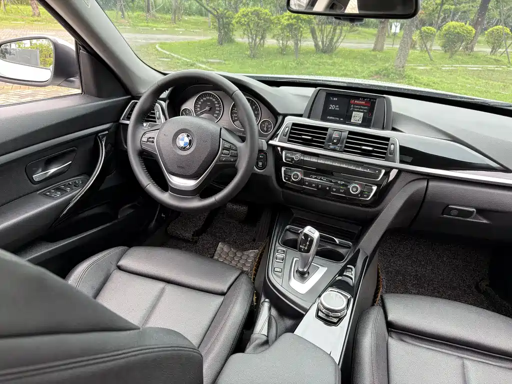 BMW 3 Series GT 2018 320i Fashion Edition