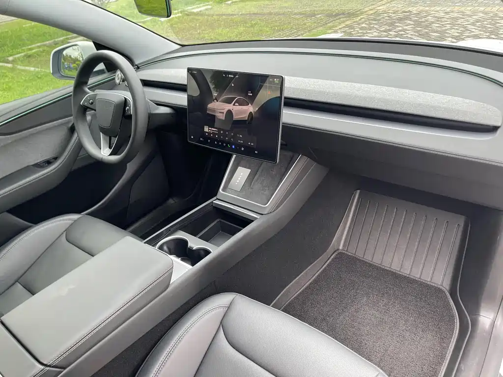 Model Y 2025 Rear-Wheel Drive