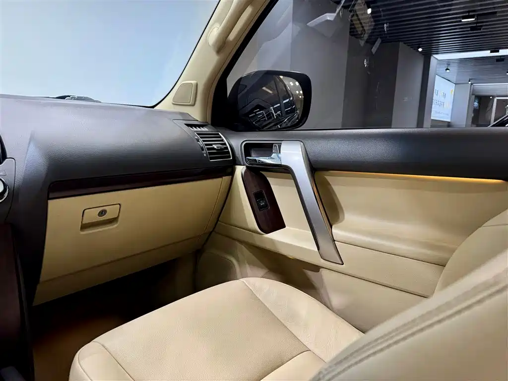 Prado 2014 4.0L Automatic VX NAVI