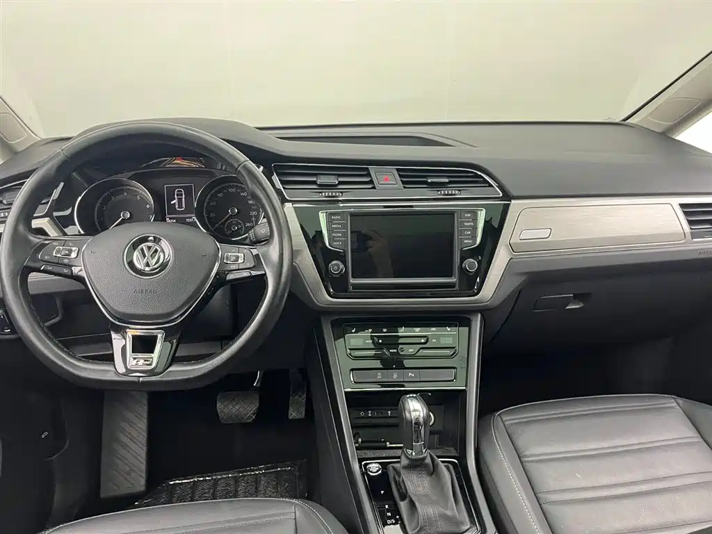 Volkswagen Touran L 2021 280TSI DSG Cross Edition 7-Seater