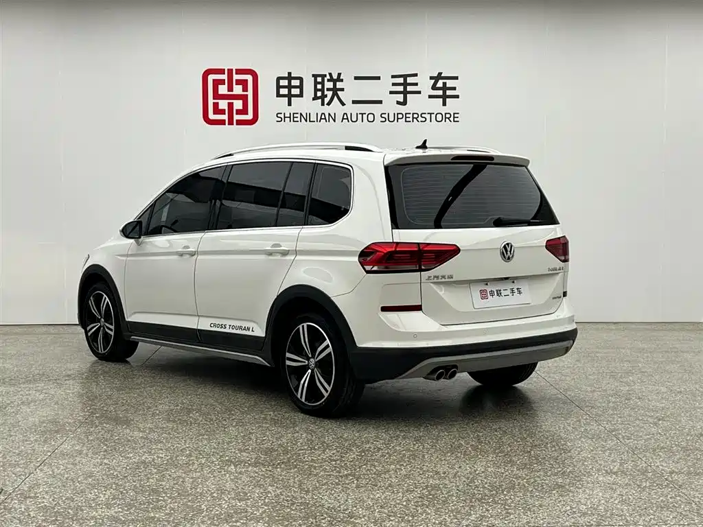 Volkswagen Touran L 2021 280TSI DSG Cross Edition 7-Seater