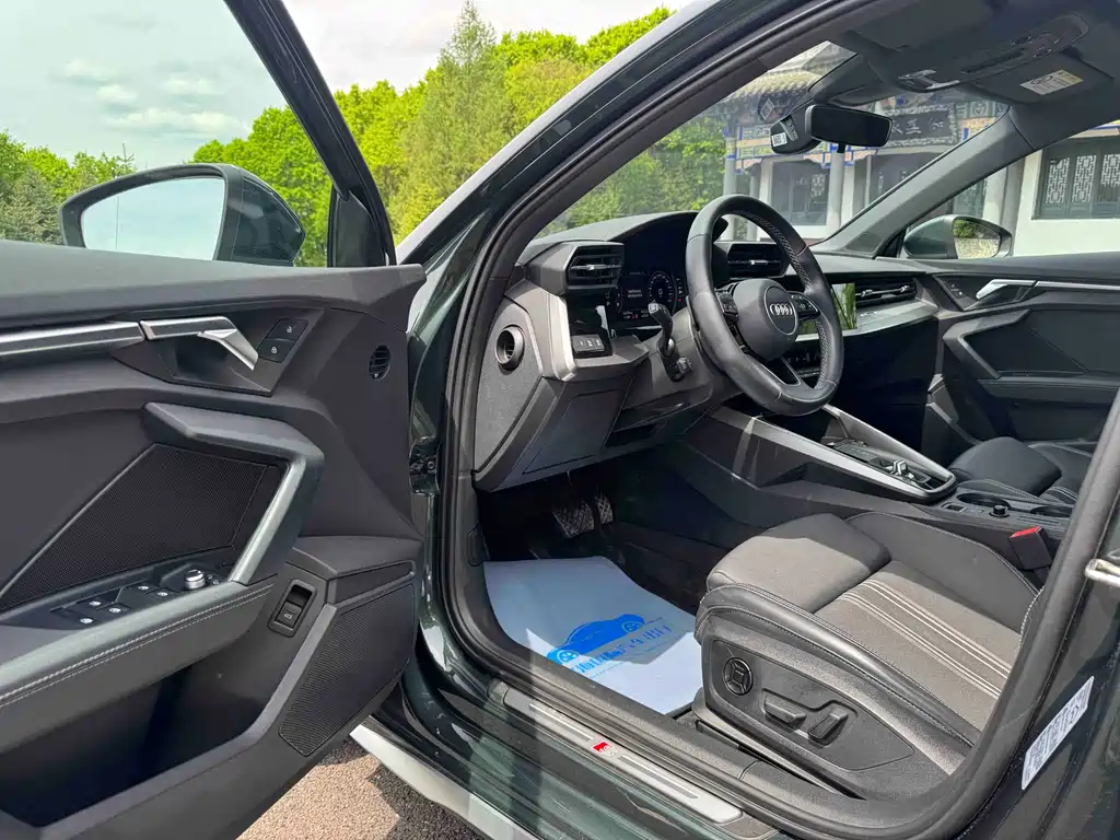 Audi A3L Limousine 35 TFSI Fashion Sport Edition 2023