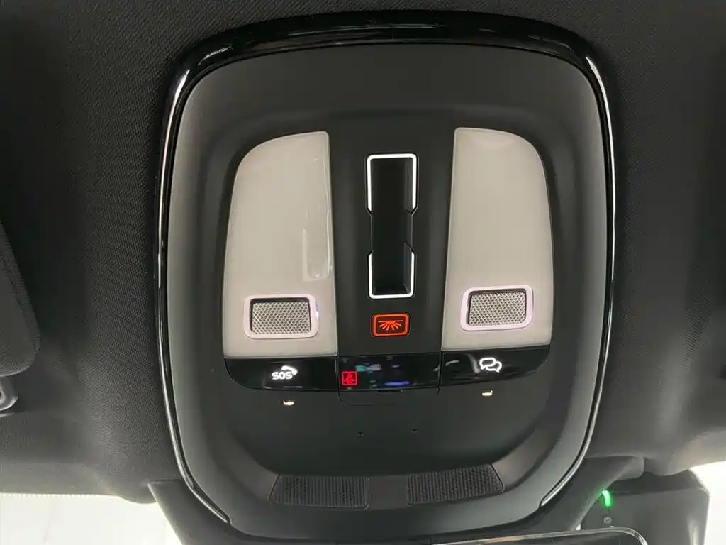 Volvo XC90 2024 B6 Momentum 7-Seater