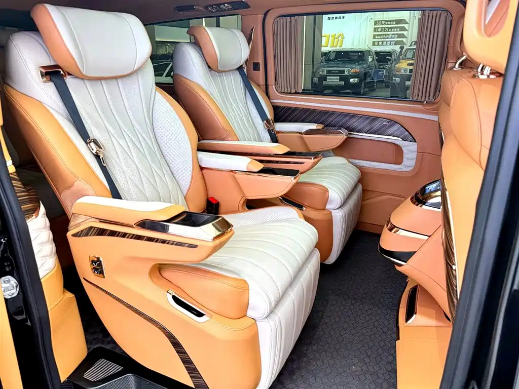 Mercedes-Benz V-Class 2024 V260 L High Roof Custom Edition