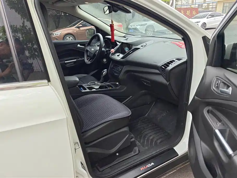 Ford Kuga 2019 EcoBoost 180 FWD Platinum Edition China VI