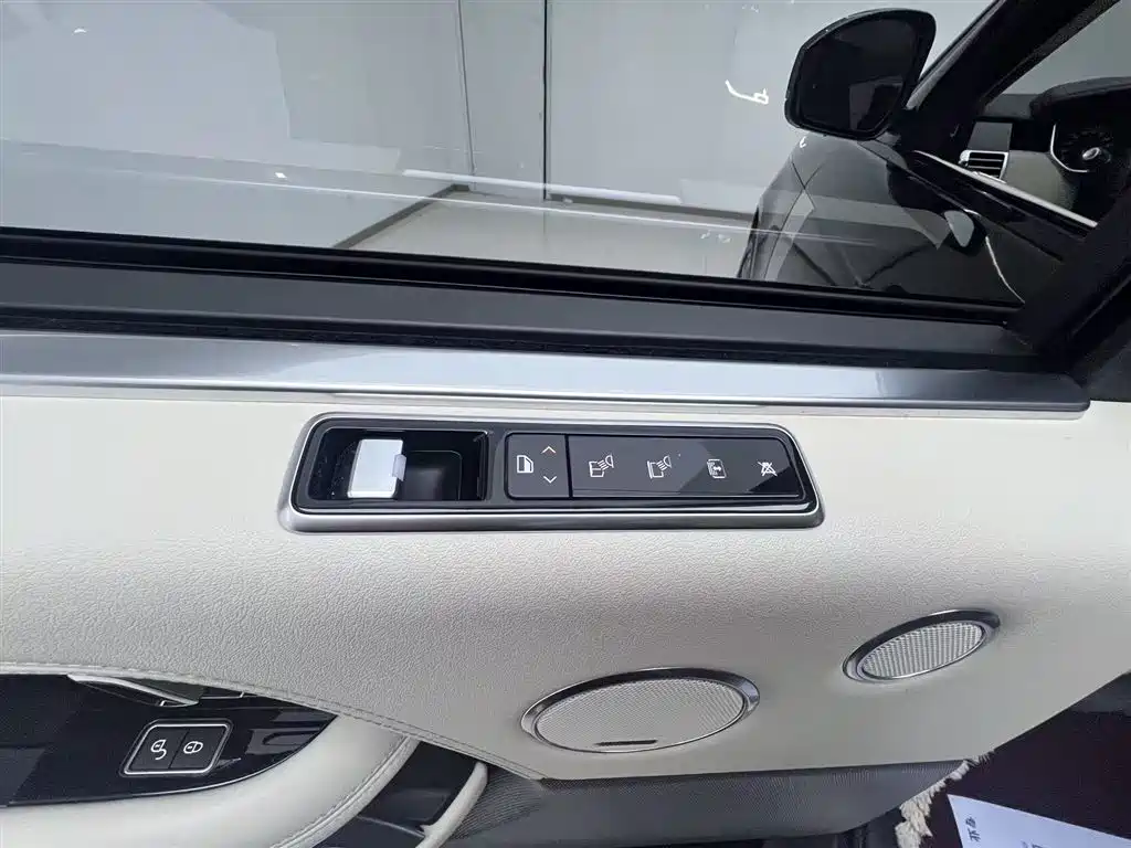 Range Rover 2020 3.0 L6 Heritage Extended Wheelbase Edition