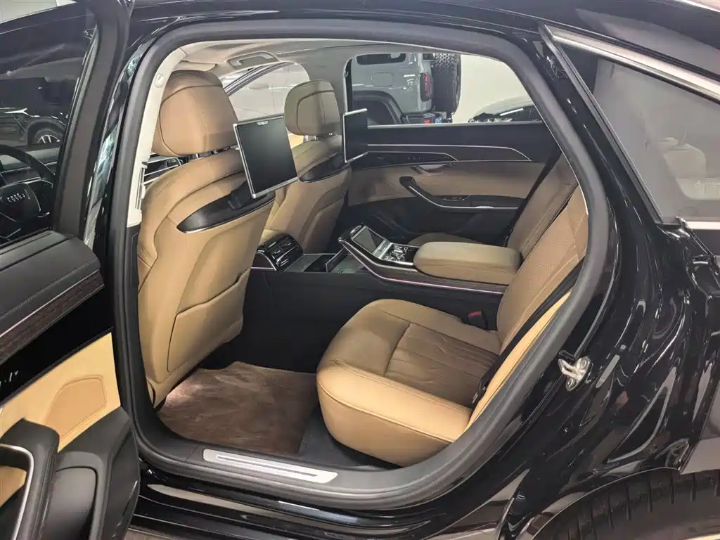 Audi A8L 55 TFSI quattro