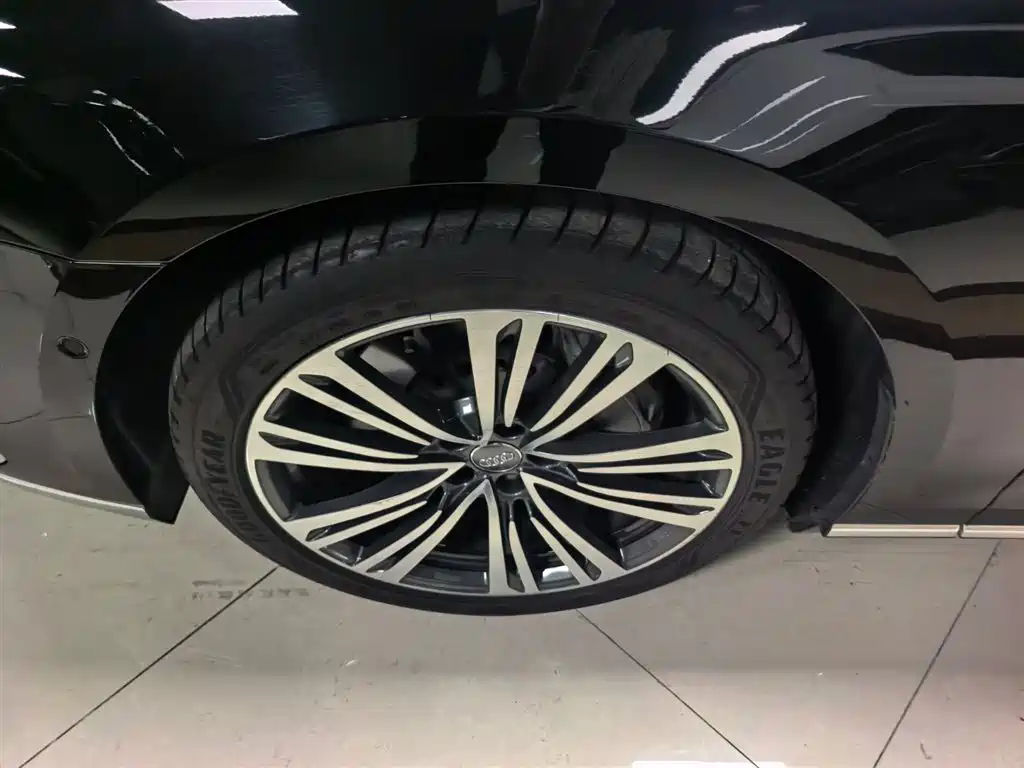 Audi A8L 55 TFSI quattro