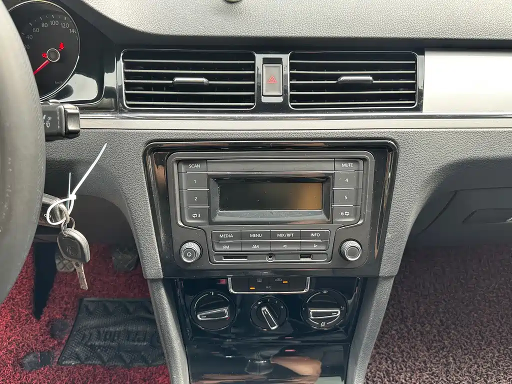 Volkswagen Bora 2014 1.6L Manual Comfort