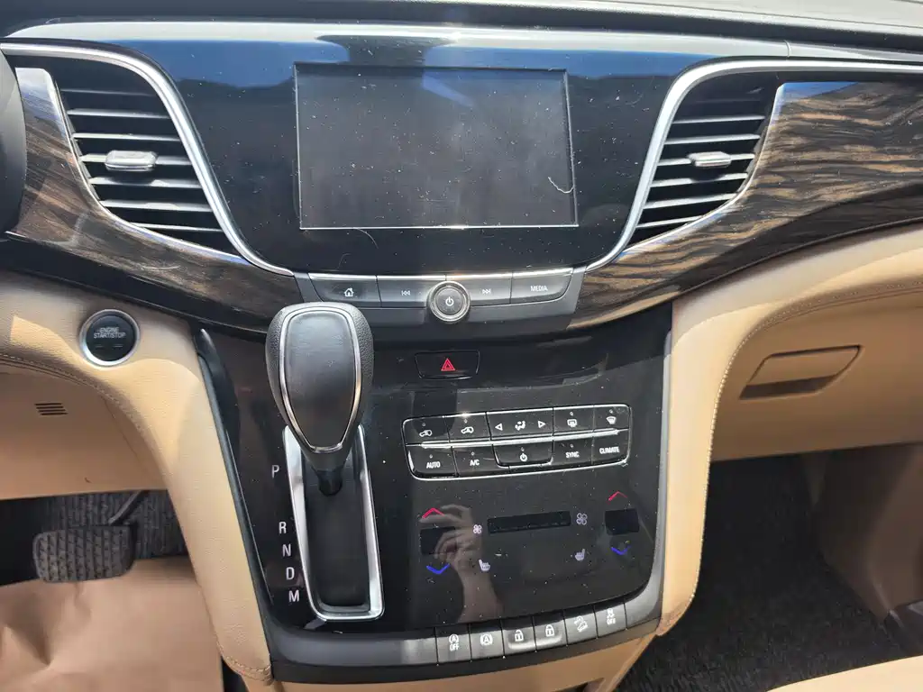 Buick GL8 2017 ES 28T Luxury Edition China V