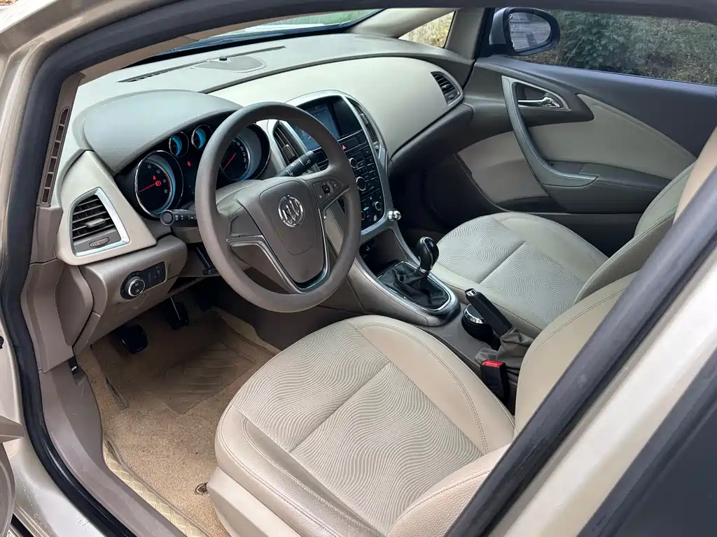 Buick Excelle GT 2013 1.6L Manual Entry Edition