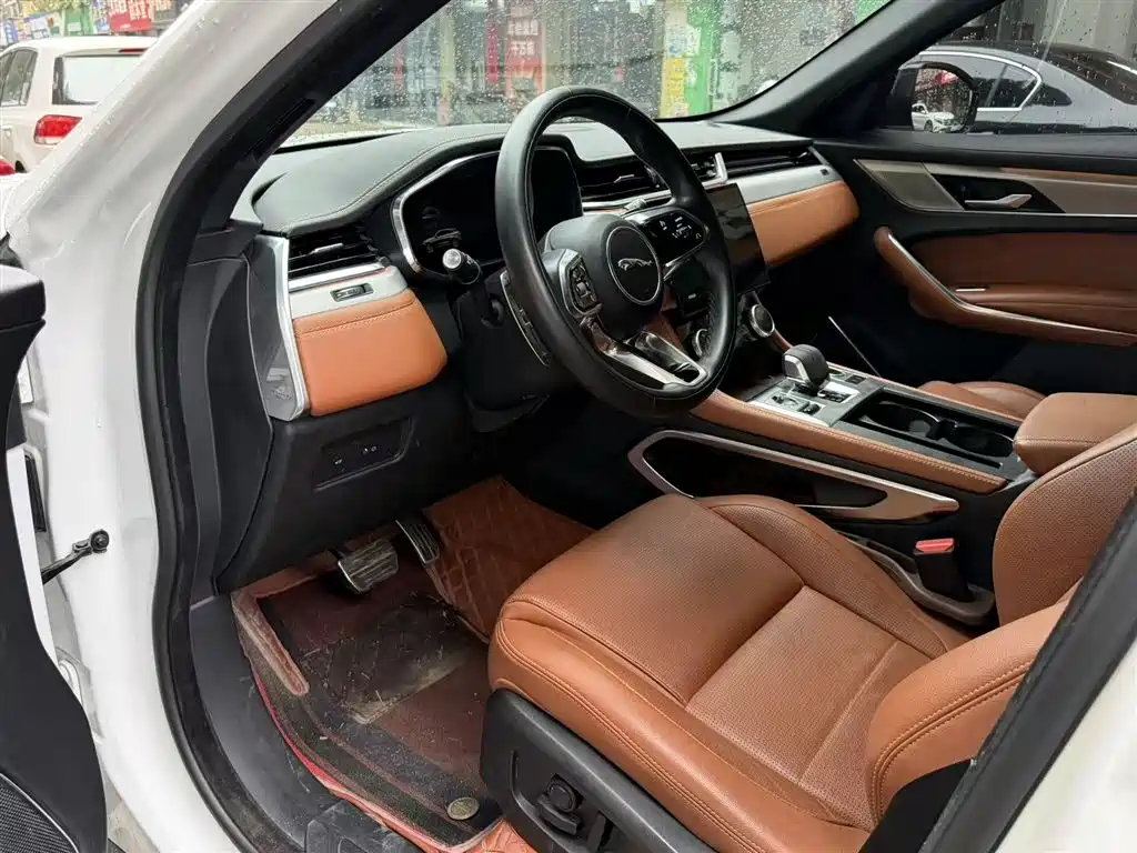 Jaguar F-PACE 2024 P250 R-Dynamic SE
