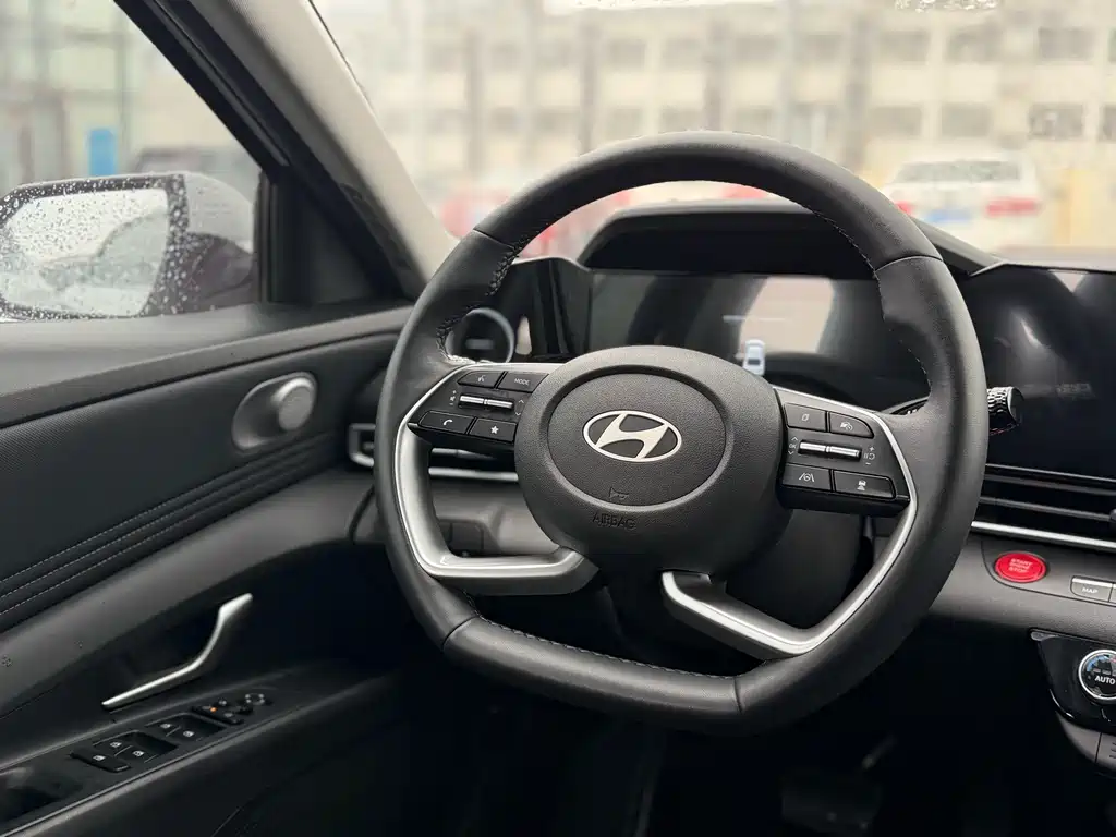 Hyundai Elantra 2023 1.5L CVT LUX Premium Edition