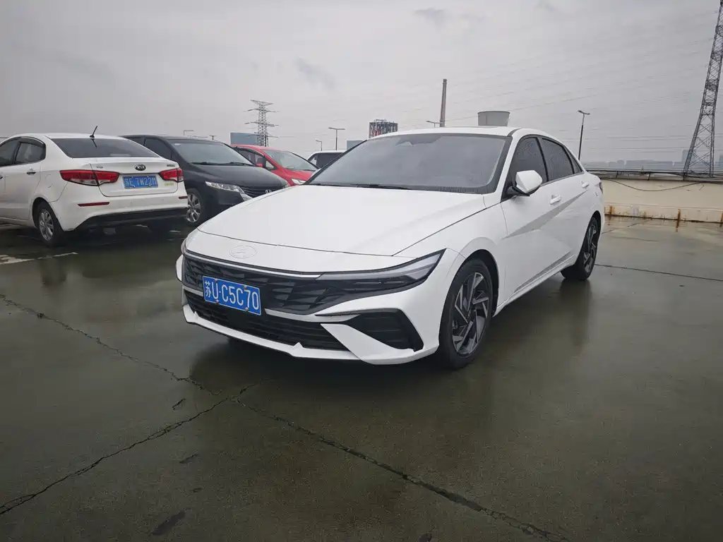 Hyundai Elantra 2023 1.5L CVT LUX Premium Edition