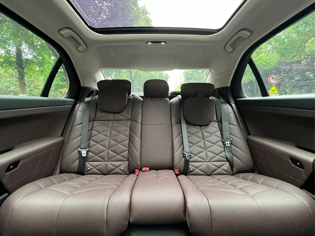 BMW 7 Series 2023 735Li M Sport Package