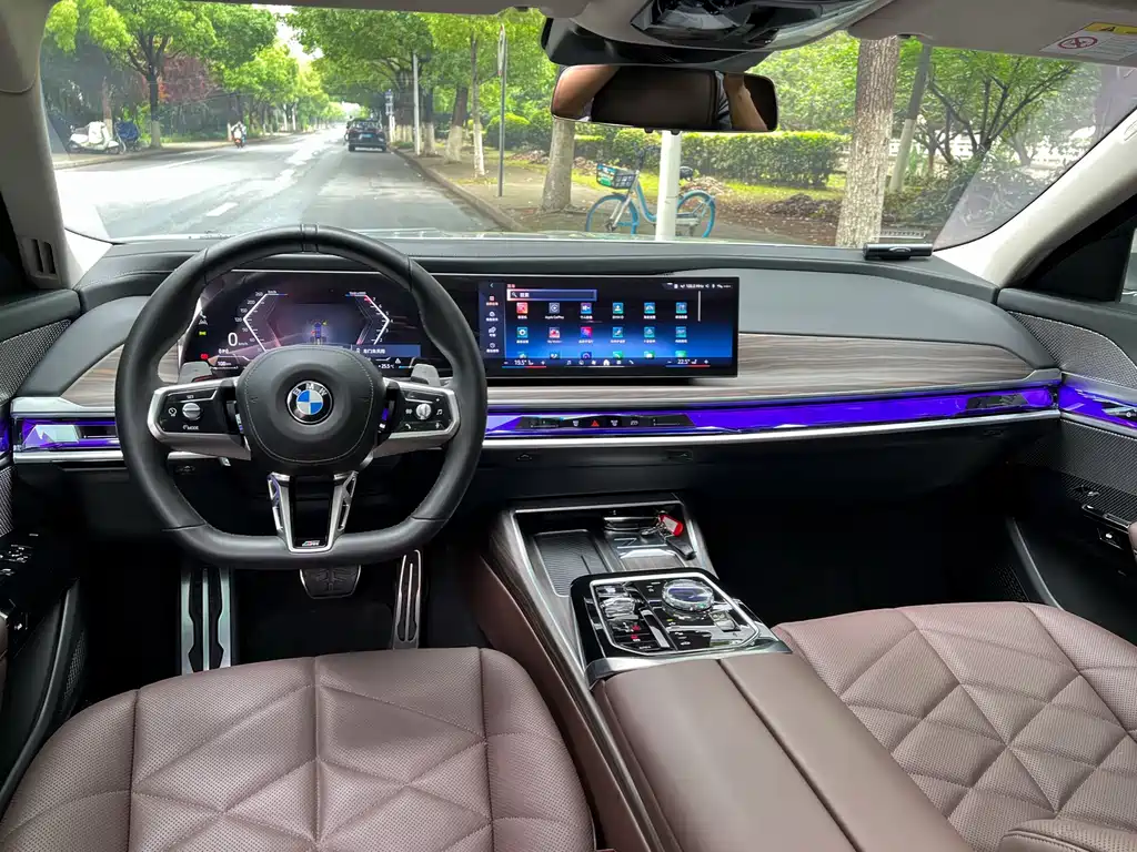 BMW 7 Series 2023 735Li M Sport Package