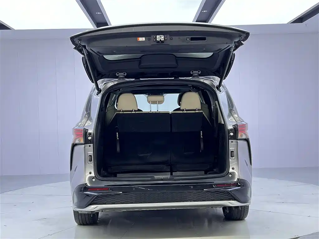Toyota Granvia 2023 2.5L Hybrid Noble PLUS Edition