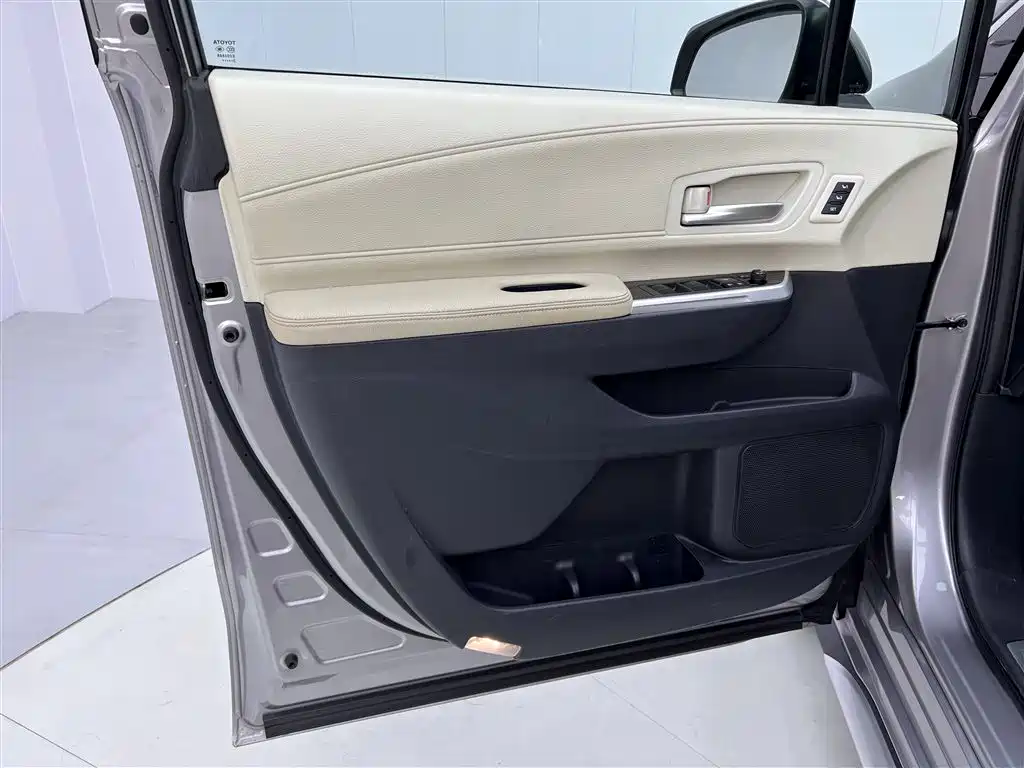 Toyota Granvia 2023 2.5L Hybrid Noble PLUS Edition