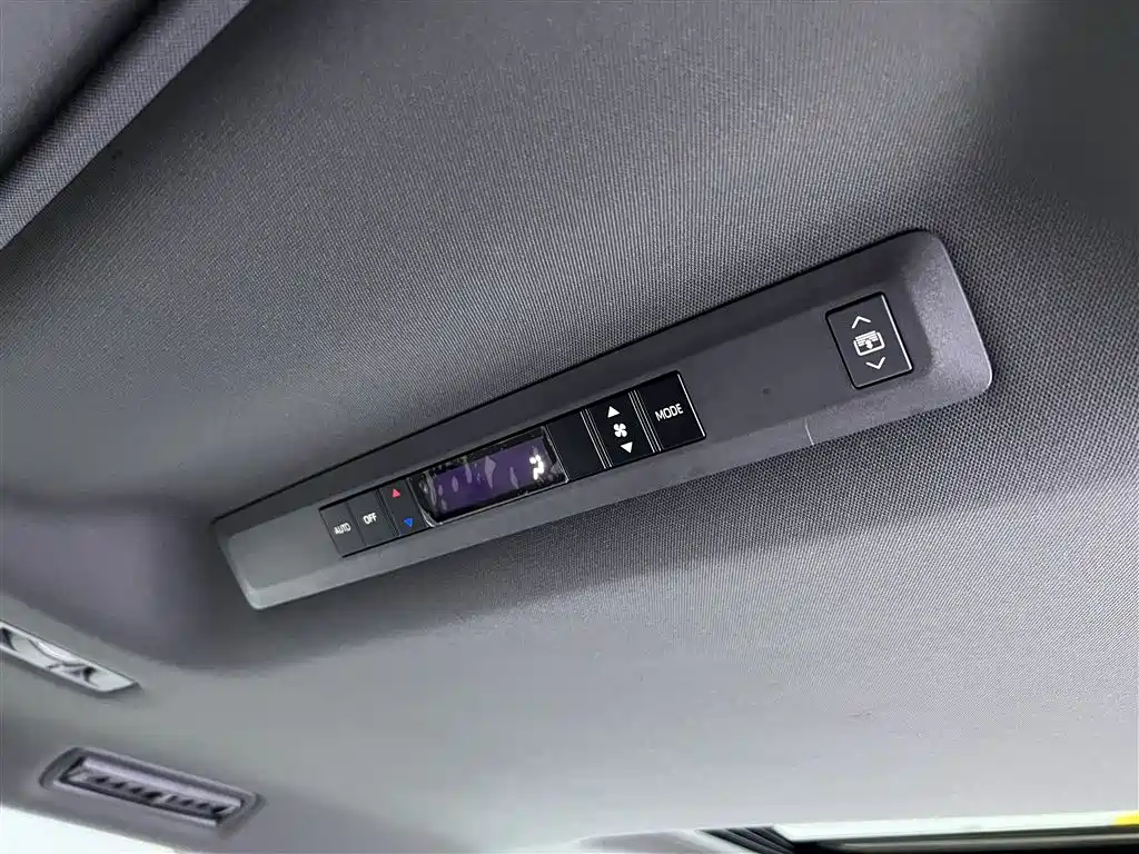 Toyota Granvia 2023 2.5L Hybrid Noble PLUS Edition