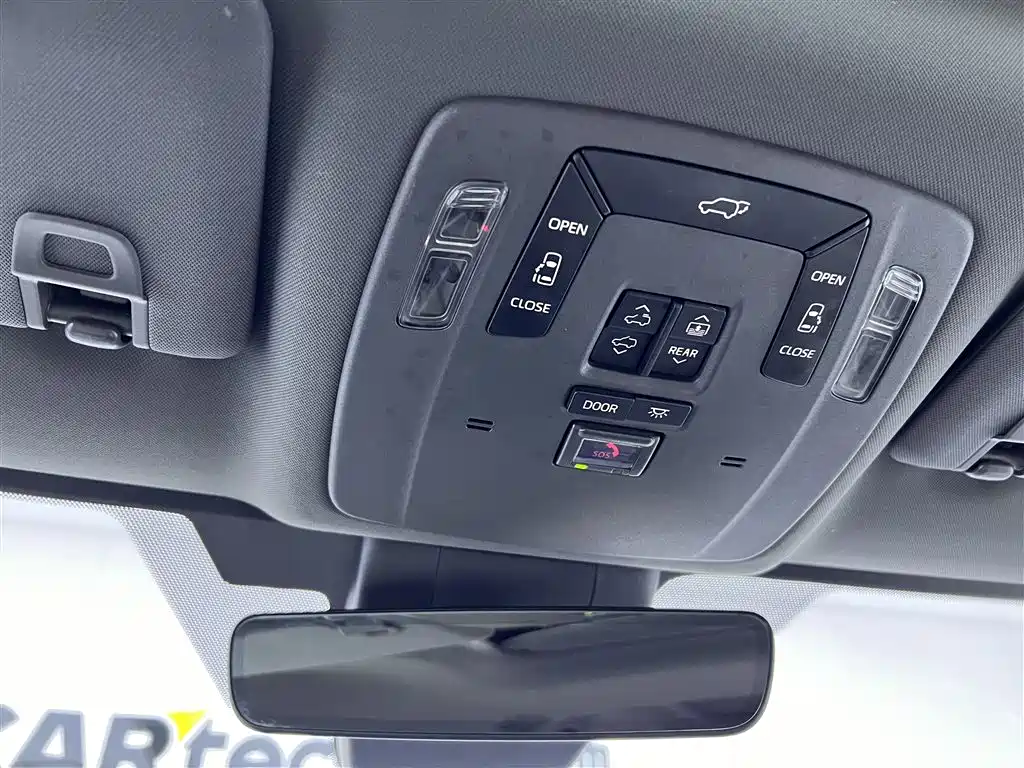 Toyota Granvia 2023 2.5L Hybrid Noble PLUS Edition