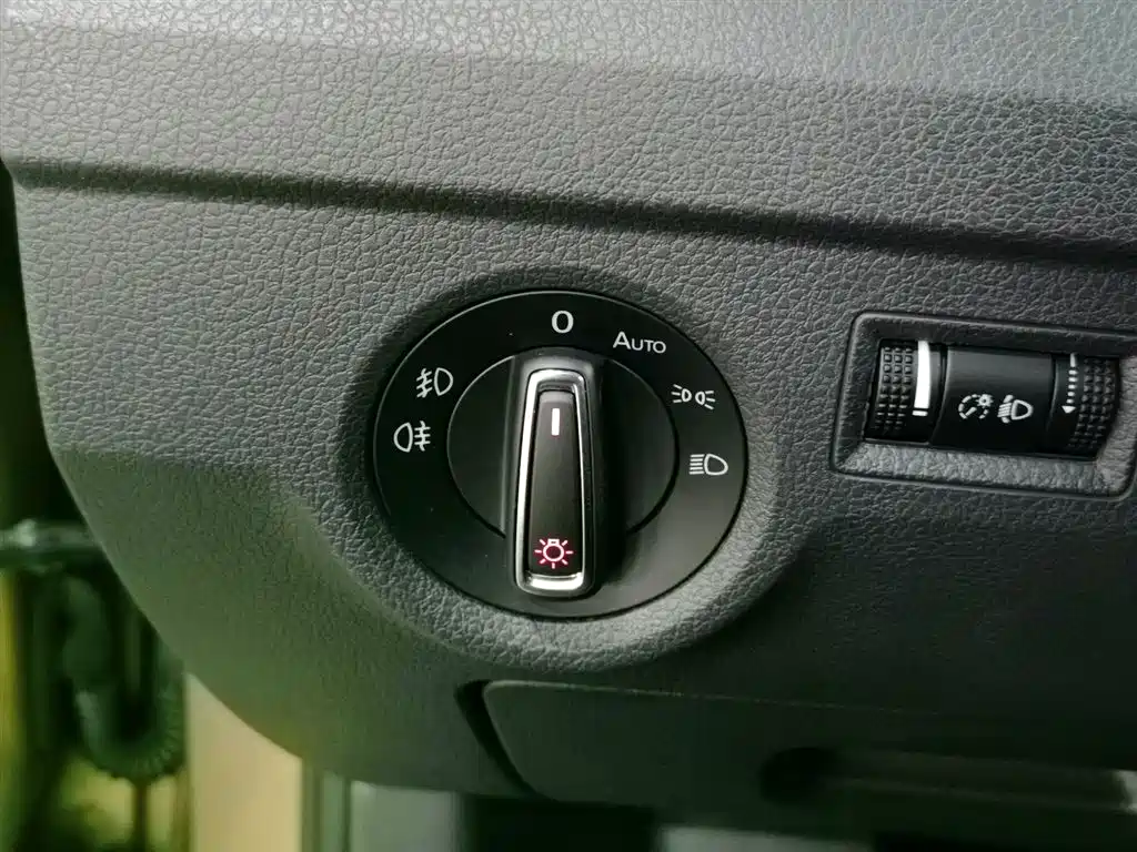 Volkswagen Passat 2017 330TSI DSG Zunrong Edition