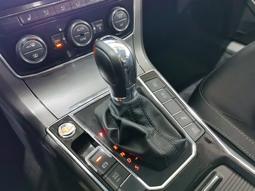 Volkswagen Passat 2017 330TSI DSG Zunrong Edition