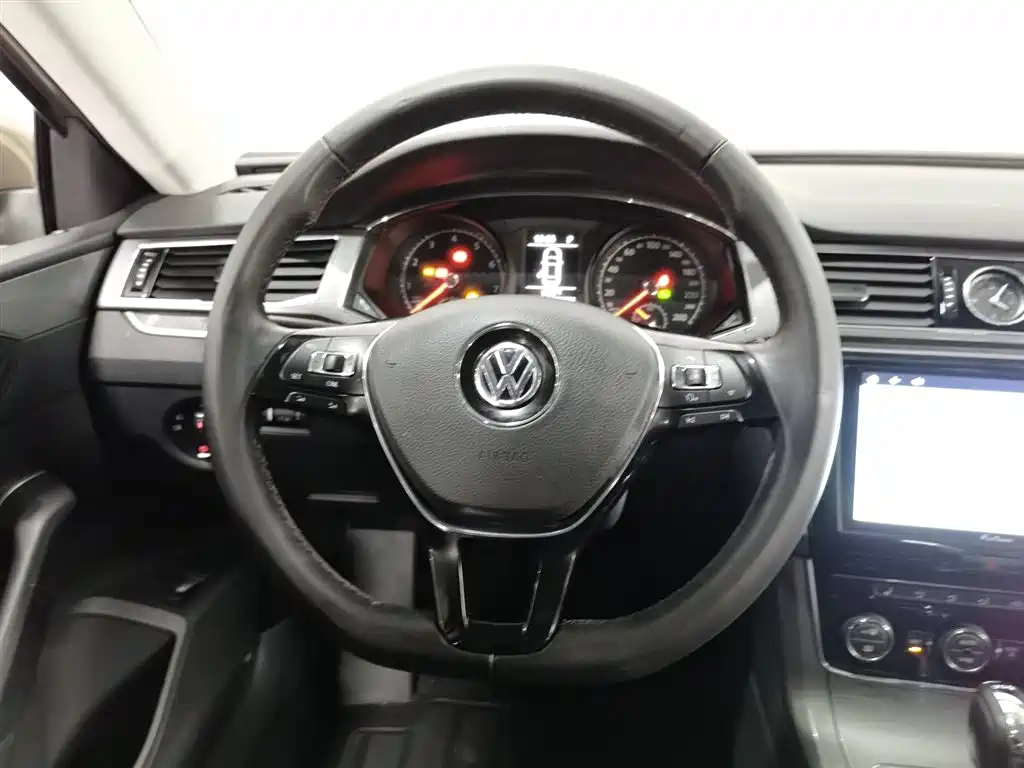 Volkswagen Passat 2017 330TSI DSG Zunrong Edition