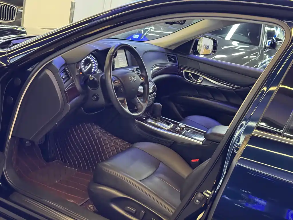 Infiniti Q70L 2019 2.0T Yue Xiang Edition