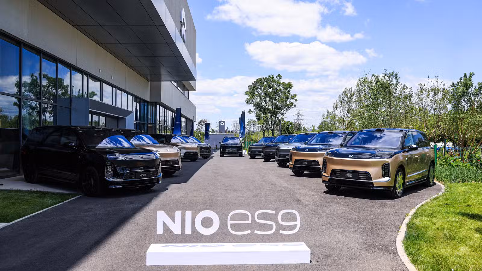 Nio начинает поставки флагманского электромобиля ES9 в Китае: старт с 498 000 юаней и высокий спрос на топовые версии