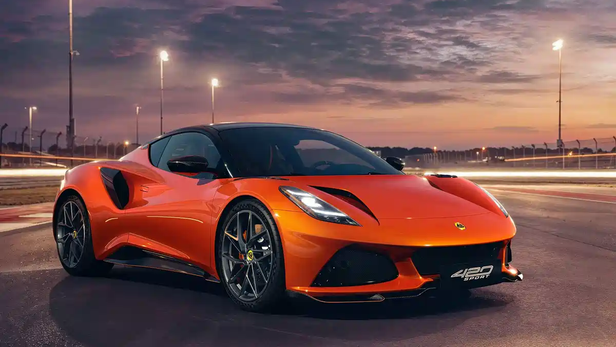 Lotus Emira 420 Sport: новый эталон производительности с облегчением на 25 кг и мощностью 420 л.с.