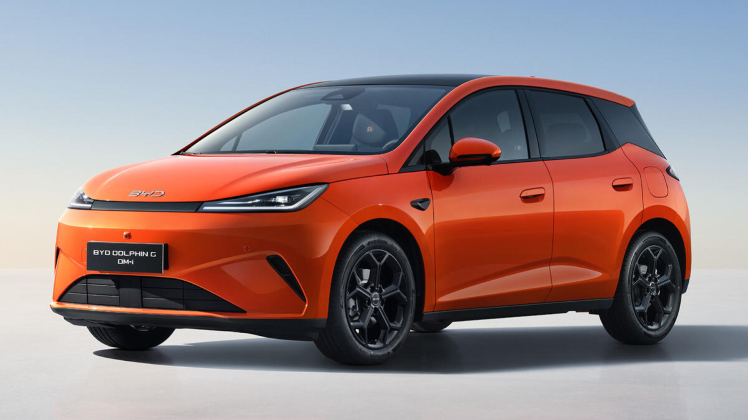 BYD Dolphin G DM-i: первый гибридный хэтчбек для Европы с запасом хода 1000 км